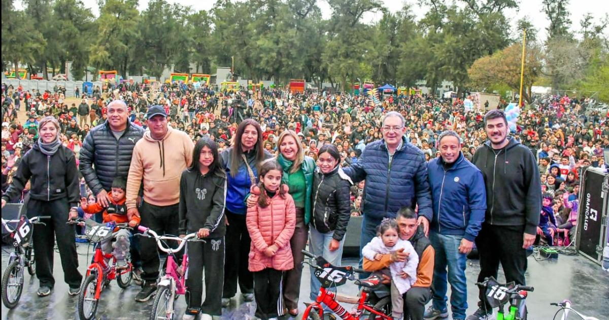 La intendente Fuentes destacoacute la participacioacuten de las familias en el festejo del Parque Aguirre