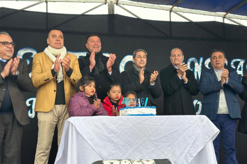Silva Neder encabezoacute los festejos por los 226 antildeos de Antajeacute y destacoacute el crecimiento de la comunidad