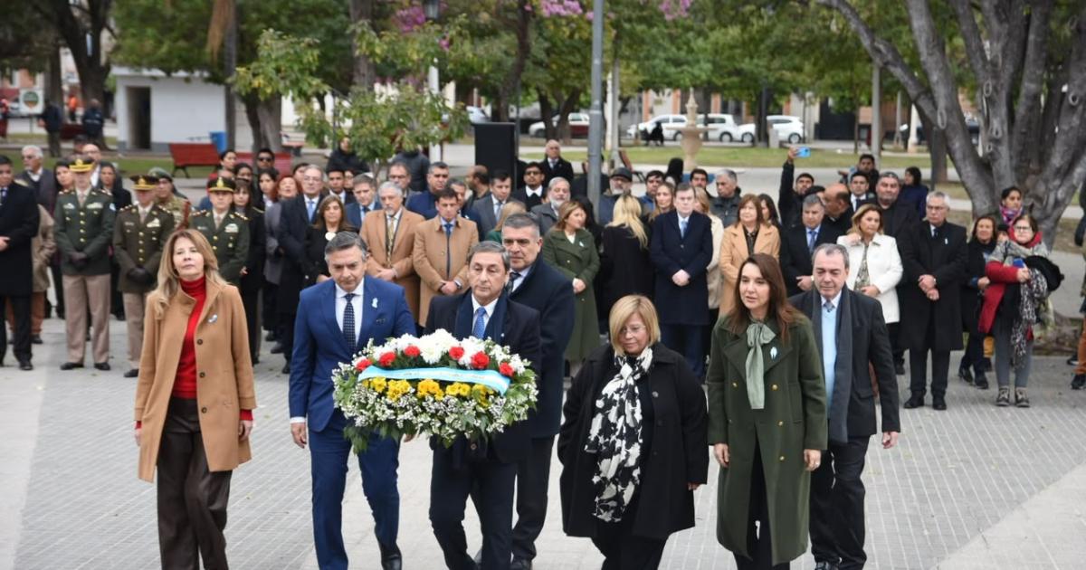 Emotivo acto a 176 antildeos del fallecimiento del General San Martiacuten