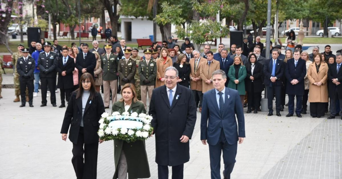 Emotivo acto a 176 antildeos del fallecimiento del General San Martiacuten