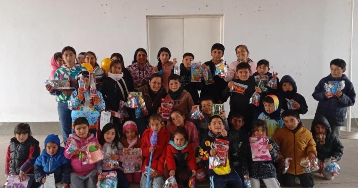 Diacutea del Nintildeo en Garza y en 40 parajes con Los Desacataos de S Corral