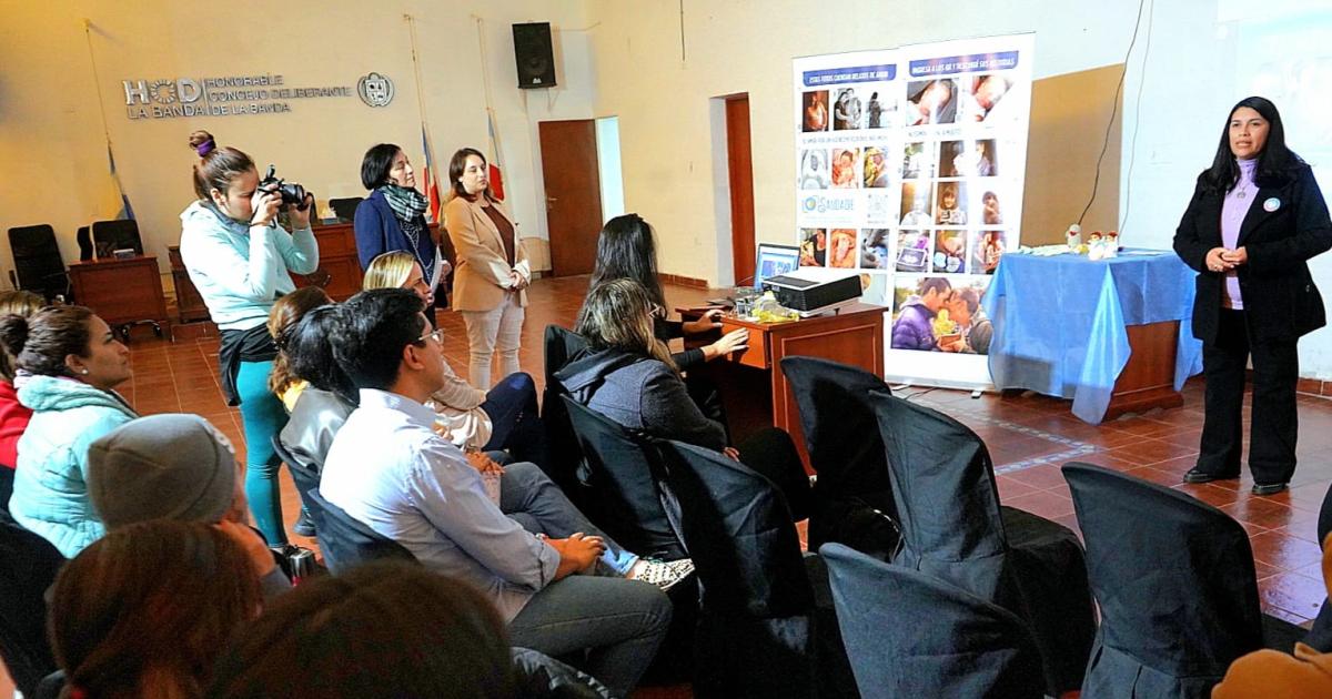 Brindan una interesante charla sobre el valor de la fotografiacutea en el duelo gestacional y perinatal
