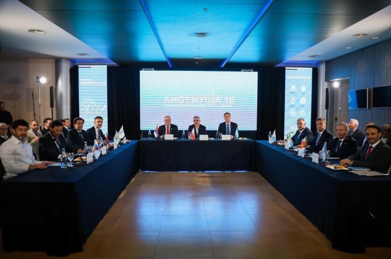 El gobernador Suaacuterez realizoacute gestiones ante la Nacioacuten por obras tarifas y rutas para santiaguentildeos