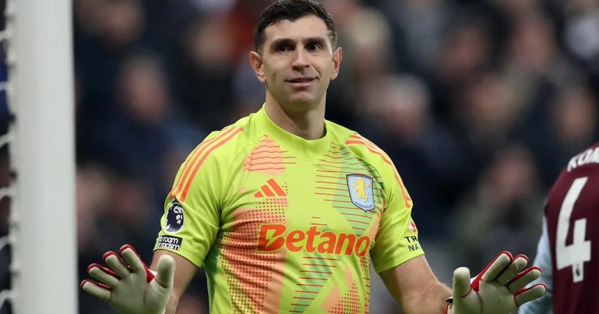 El Dibu Martiacutenez podriacutea ser suplente en el Aston Villa