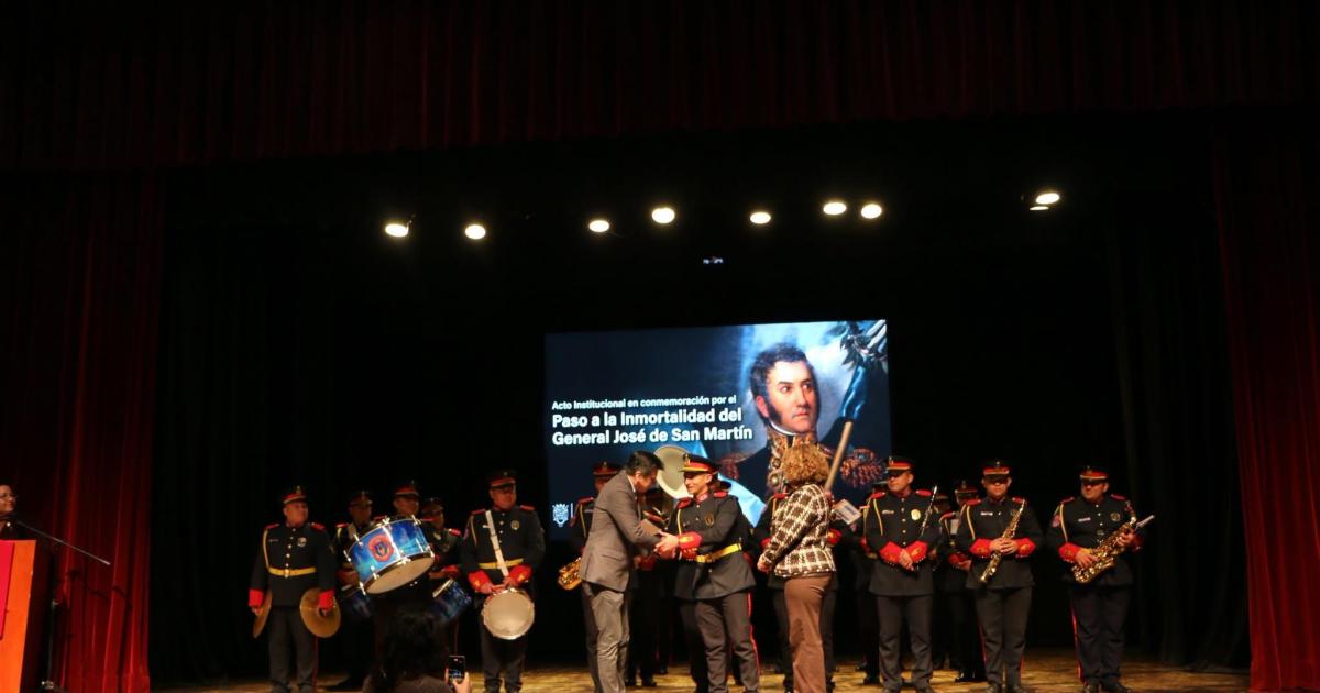 La UNSE recordoacute al General Joseacute de San Martiacuten con emotivo acto