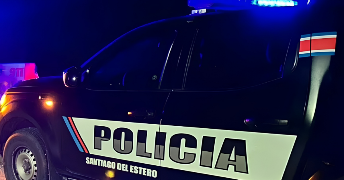Sacerdote santiaguentildeo choca a joacutevenes motociclistas y huye en su camioneta