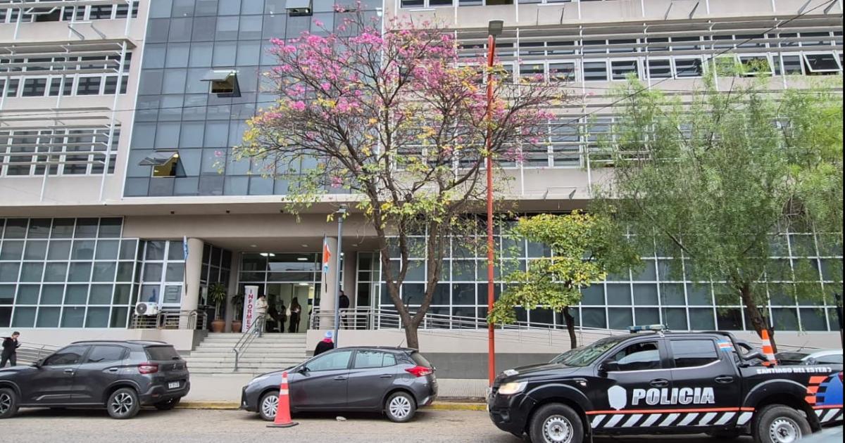 A PUERTAS CERRADAS- Un tribunal trabaja en la reconstrucción de una triste historia- una adolescente de 18 años vejada y muerta al mes siguiente El acusado su tío apodado el Grande