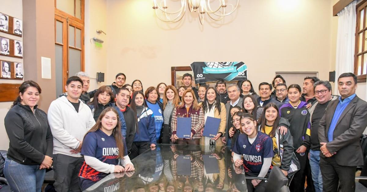 Municipio y la Federacioacuten de Voacuteley firmaron un convenio