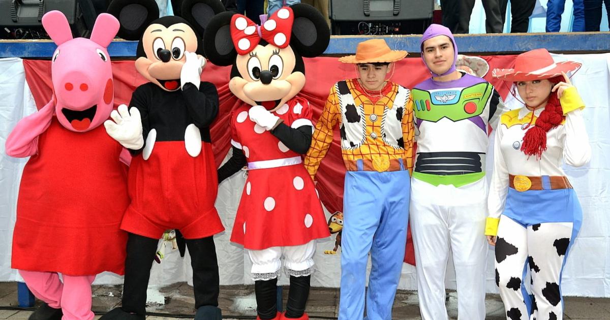CELEBRACIOacuteN DEL DIacuteA DEL NINtildeO EN SANTIAGO