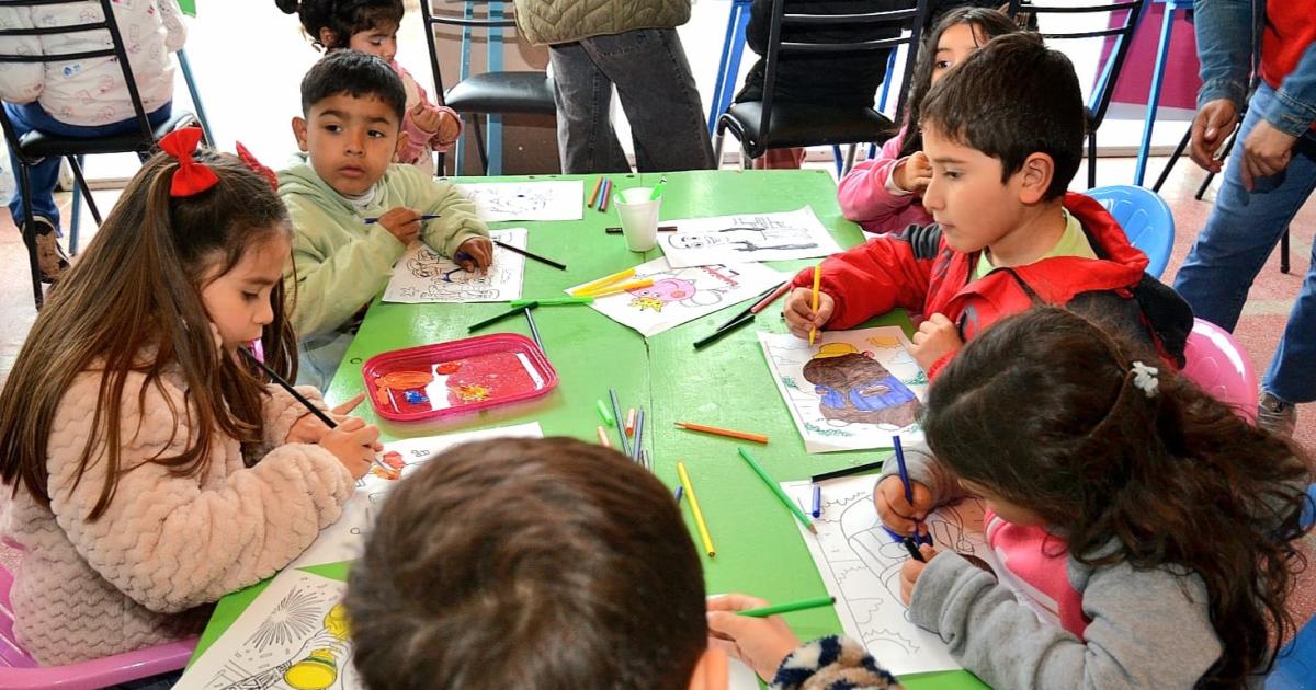 CELEBRACIOacuteN DEL DIacuteA DEL NINtildeO EN SANTIAGO