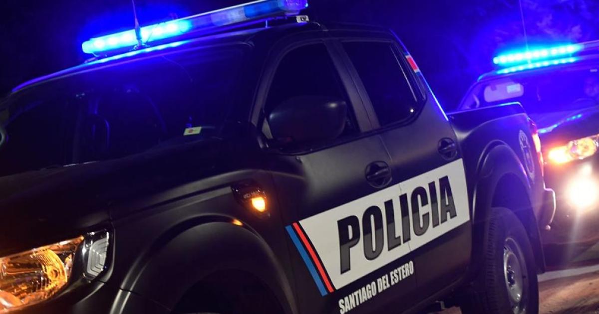 Una influencer santiaguentildea denuncioacute el robo de US17000 que teniacutea escondidos dentro de un peluche en una valija