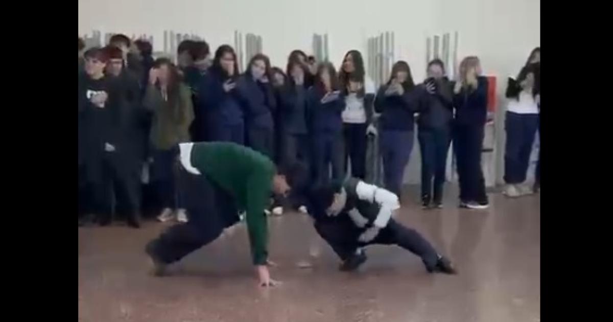 Competencia de farmear aura- el insoacutelito torneo adolescente en colegios de la Capital