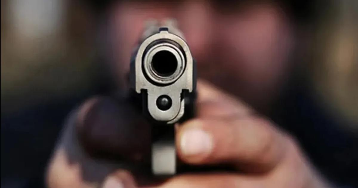 Amenazaron a un adolescente con un arma de fuego para robarle su celular en el barrio Santa Rosa de Lima