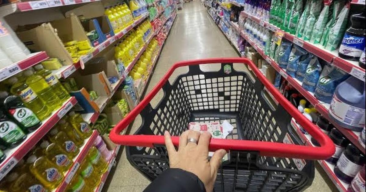 Los salarios superaron a la inflacioacuten en junio y acumularon una suba del 185-en-porciento-