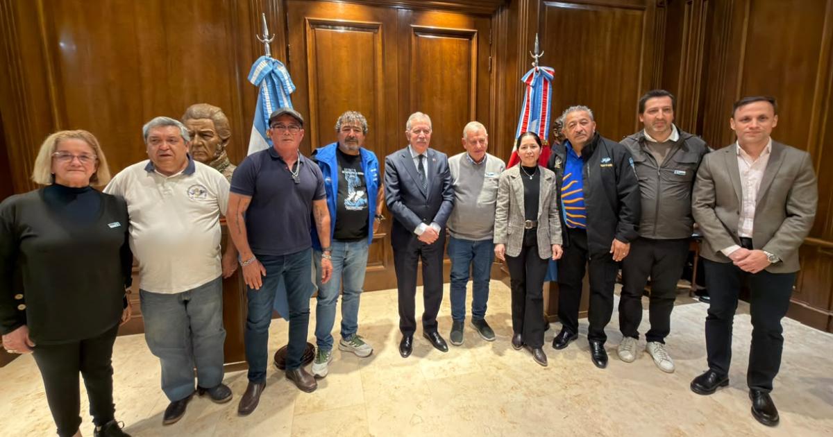 Eliacuteas Suaacuterez recibioacute a veteranos de Guerra de Malvinas de La Matanza