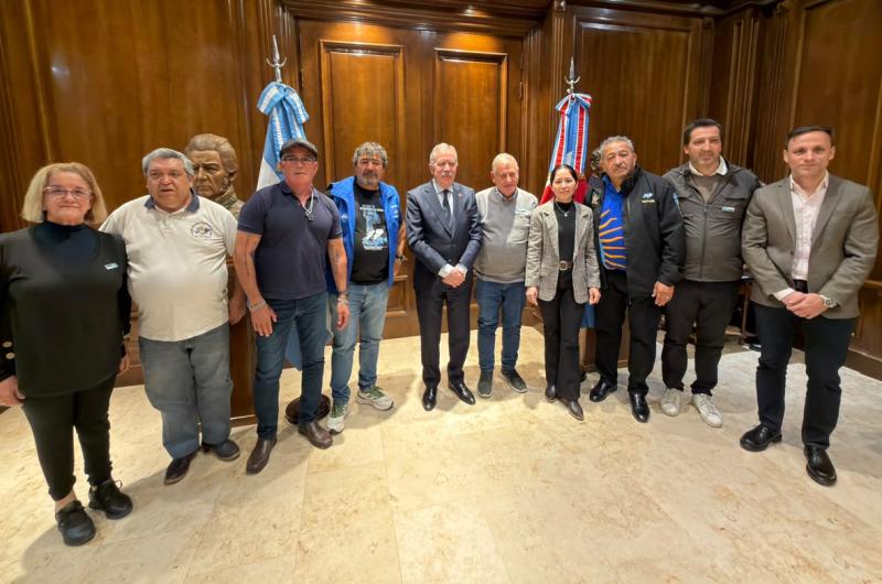 Eliacuteas Suaacuterez recibioacute a veteranos de Guerra de Malvinas de La Matanza