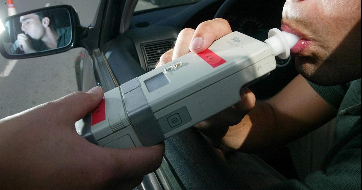 Un joven ebrio fue interceptado tras realizar maniobras peligrosas en el barrio Siglo XX