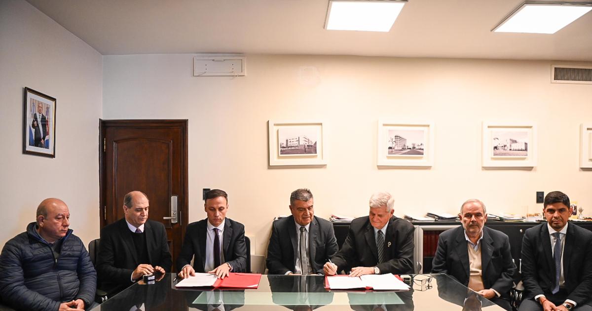La Provincia y el Consejo Profesional de Ingenieriacutea firman convenio para fortalecer los servicios de agua potable