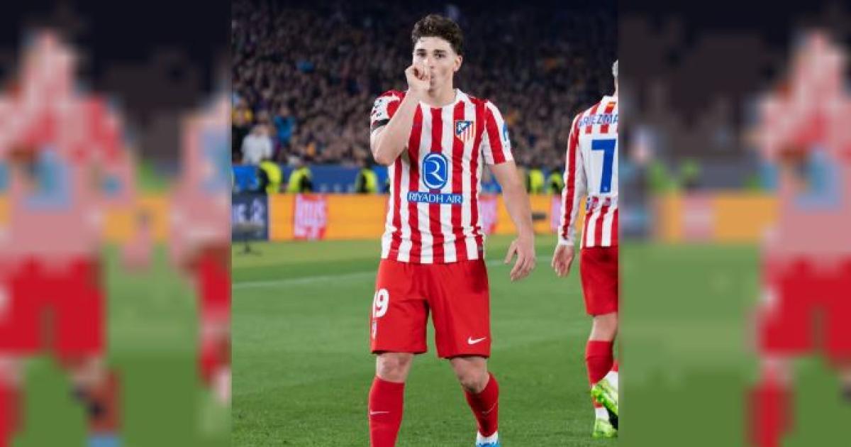 Crece la tensioacuten entre Juliaacuten Aacutelvarez y los hinchas del Atleacutetico de Madrid- aparecieron fuertes carteles en el predio