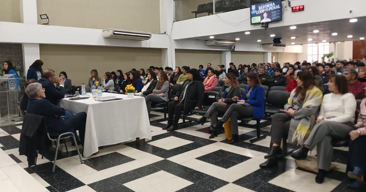 Uso responsable de las redes sociales tema de una jornada