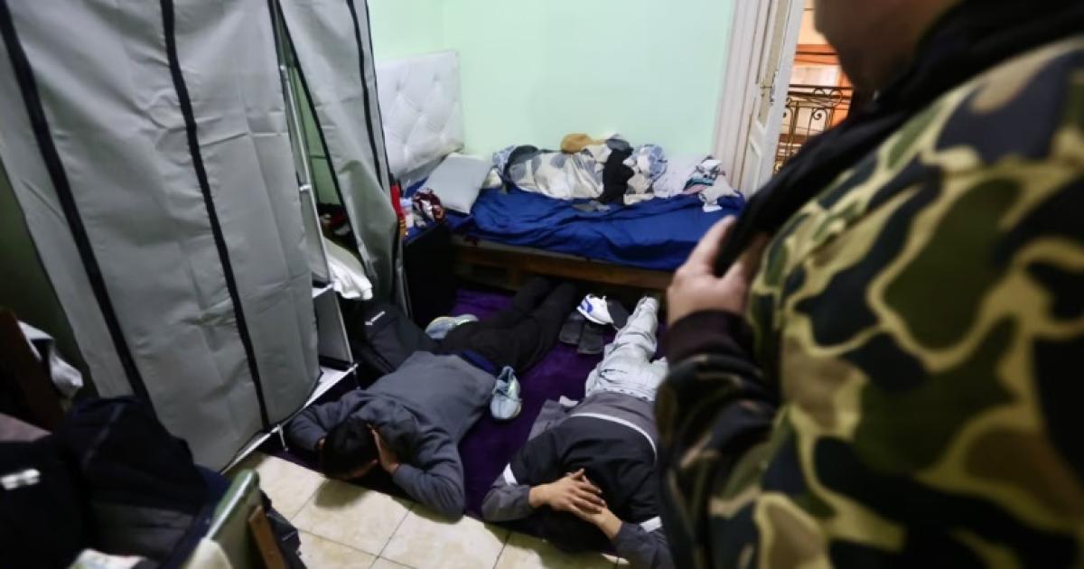 Allanaron bares boliches y una barberiacutea- 17 detenidos por venta de drogas