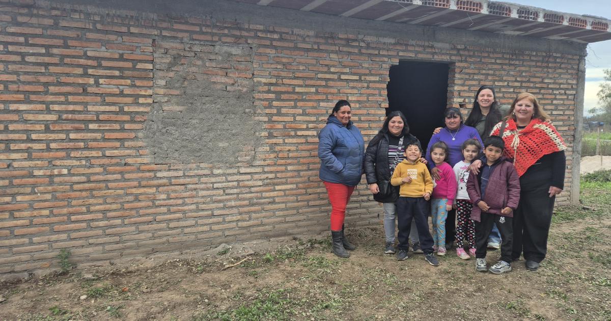Proyecto Bajo el mismo paraguas con nintildeos de 1deg grado tuvo su fruto