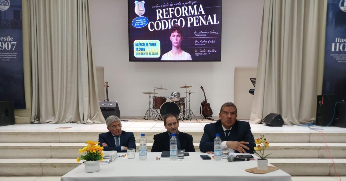 Capacitaron a padres y alumnos sobre los riesgos de las redes sociales y la proteccioacuten de menores