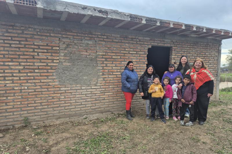 Proyecto Bajo el mismo paraguas con nintildeos de 1deg grado tuvo su fruto