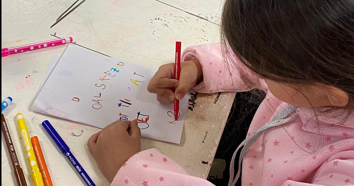 En el CCB organizan para los nintildeos el taller de arte El universo de los lunares