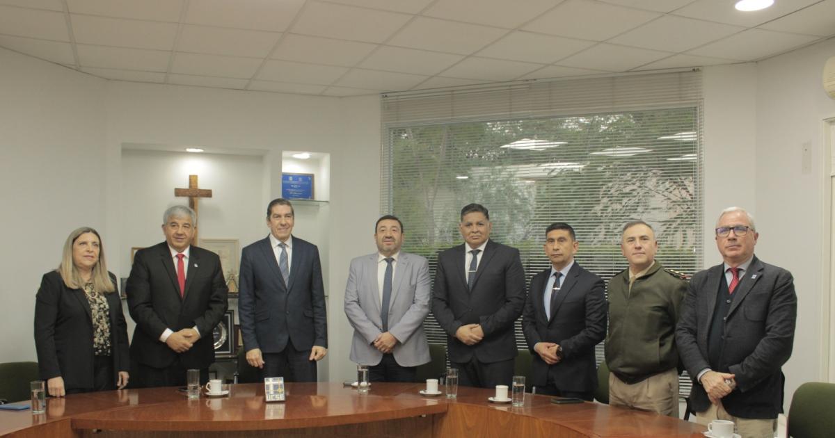La Policiacutea de Santiago y la UCSE celebraron una deacutecada de formacioacuten en Seguridad Policial