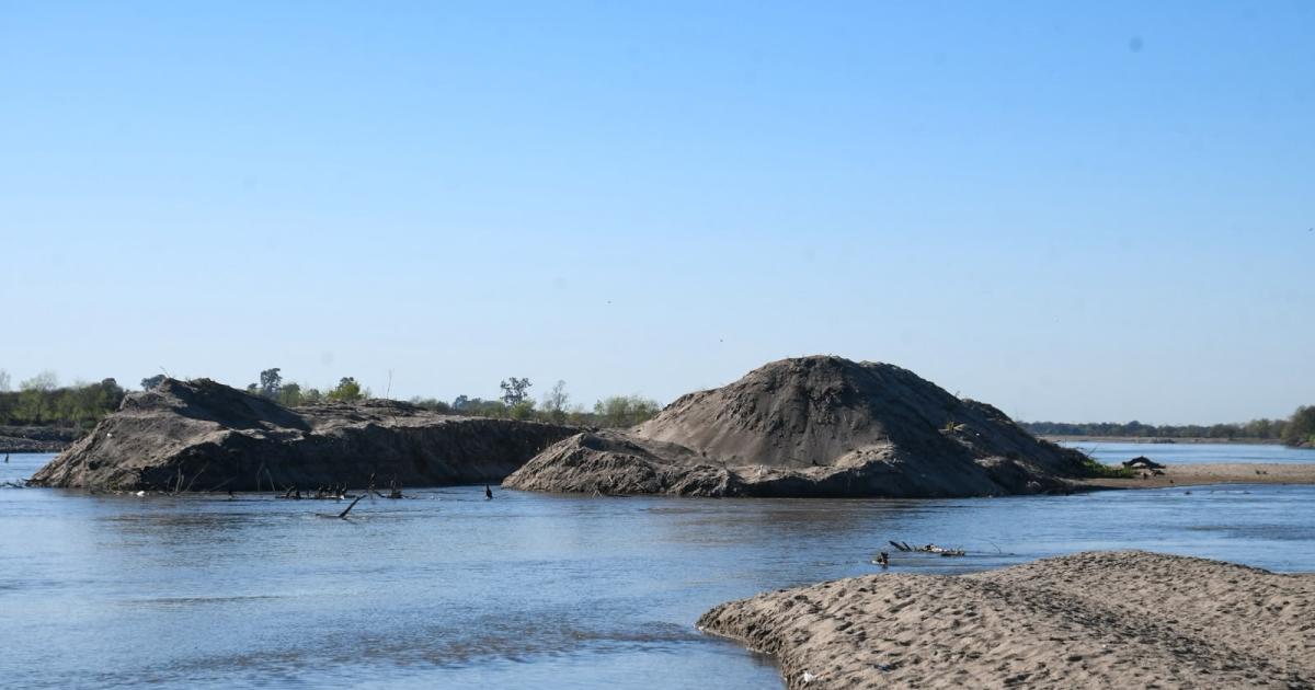 Intensifican los trabajos preventivos en el cauce del riacuteo Dulce para anticiparse a los efectos del fenoacutemeno de El Nintildeo