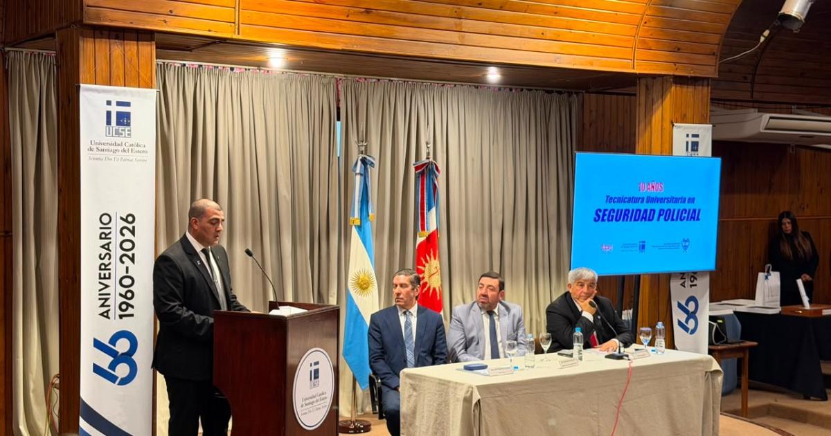 La Policiacutea de Santiago y la UCSE celebraron una deacutecada de formacioacuten en Seguridad Policial