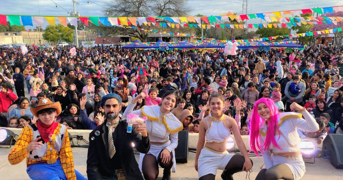 Miles de familias celebraron el Diacutea del Nintildeo en el Paseo Capital del Agro