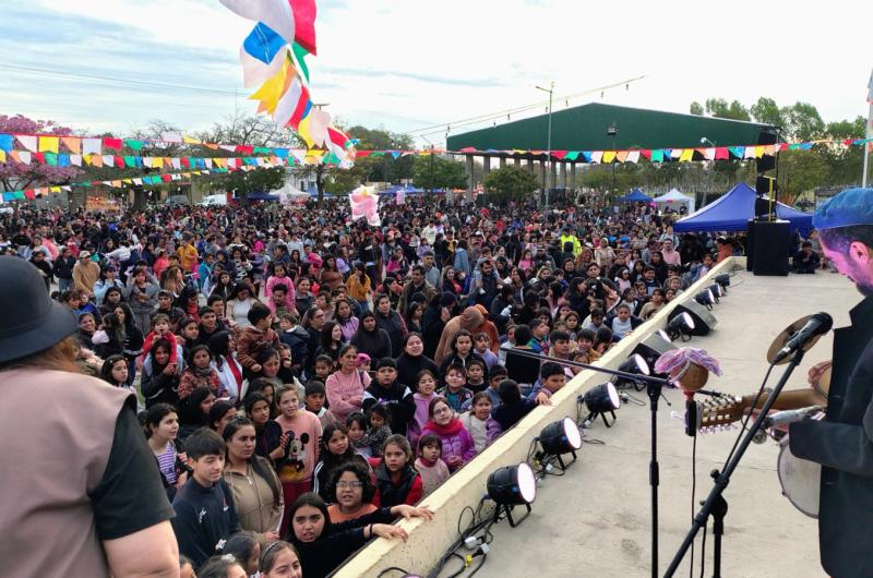 Miles de familias celebraron el Diacutea del Nintildeo en el Paseo Capital del Agro