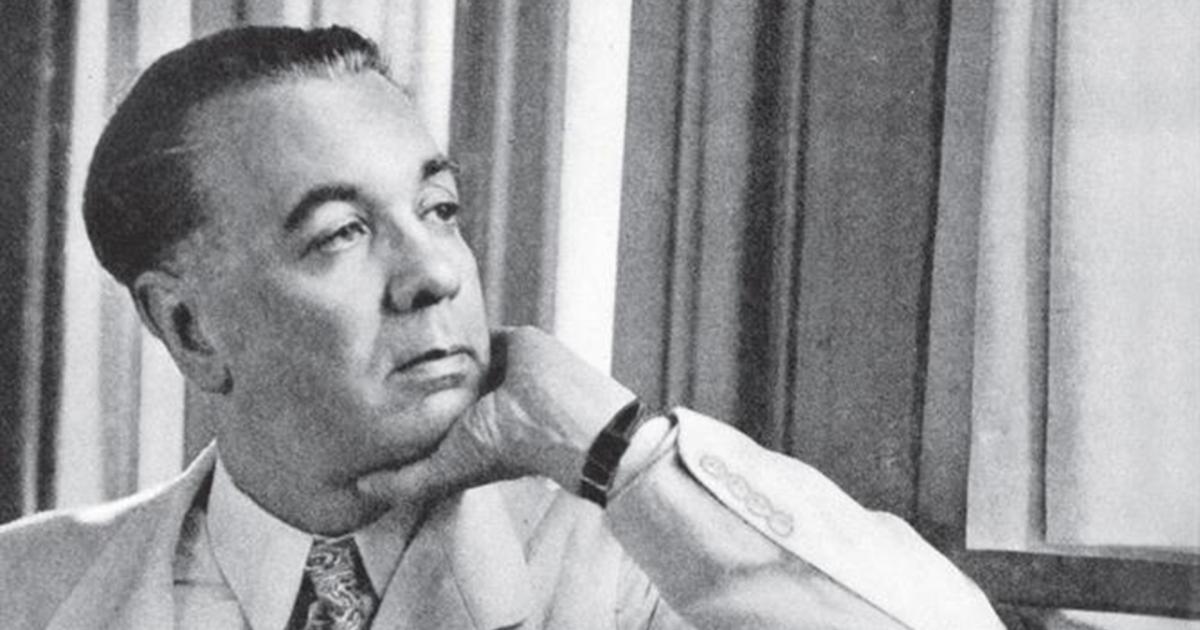 Jorge Luis Borges- en el diacutea del Lector hay que aprender a separar sus errores poliacuteticos de la belleza de sus paacuteginas