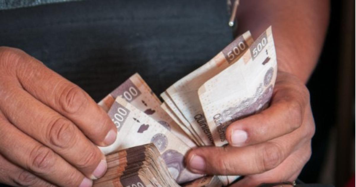 Falso cliente asaltoacute un autoservicio de La Banda y huyoacute con maacutes de 400000
