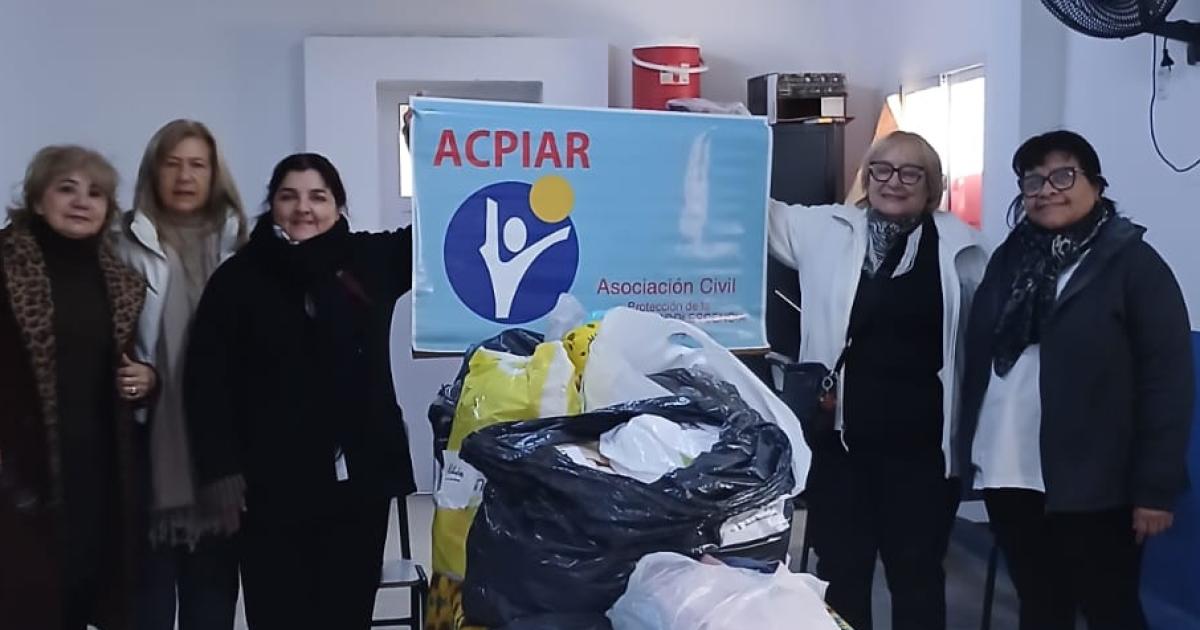 ACPIAR llevoacute abrigo a las familias de la Escuela Nordm 408