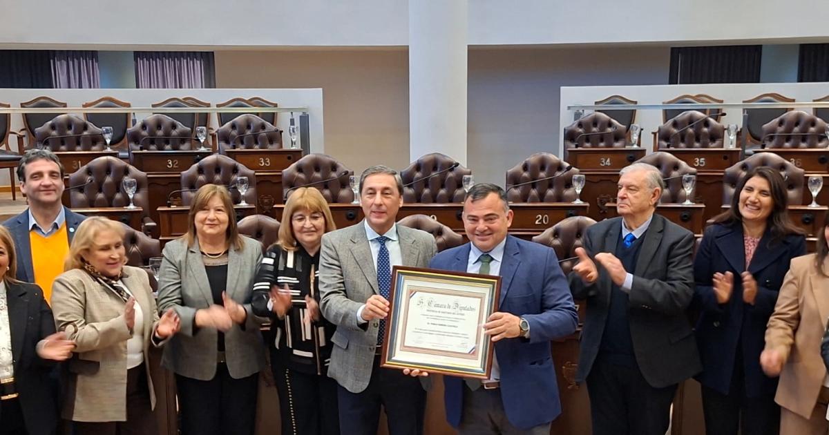 Silva Neder encabezoacute entrega de reconocimiento de la legislatura provincial al Dr Pablo Lucatelli