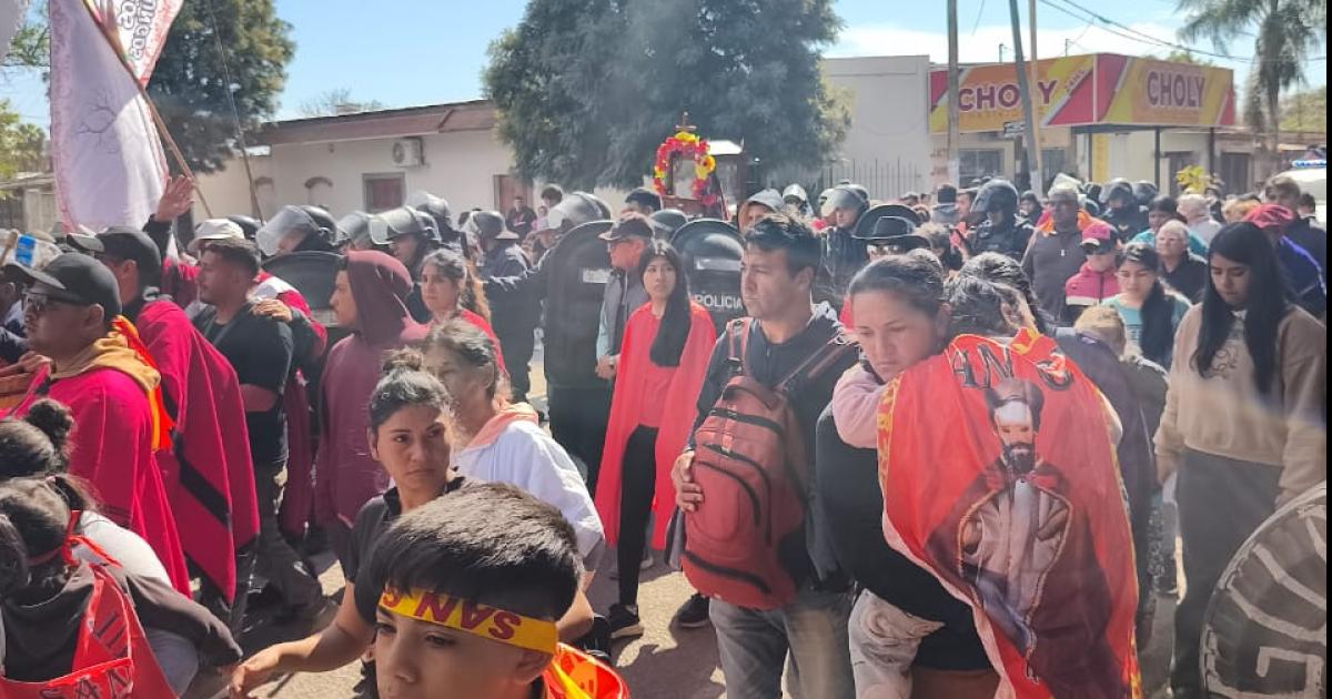 Una multitud participoacute de la procesioacuten en honor a San Gil