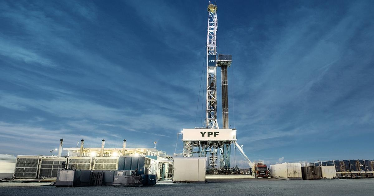 YPF busca cerrar el mayor creacutedito privado para exportar GNL de Vaca Muerta
