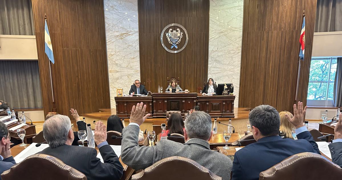 Legislatura Provincial- declaran de intereacutes un nuevo aniversario de la policiacutea de Santiago del Estero