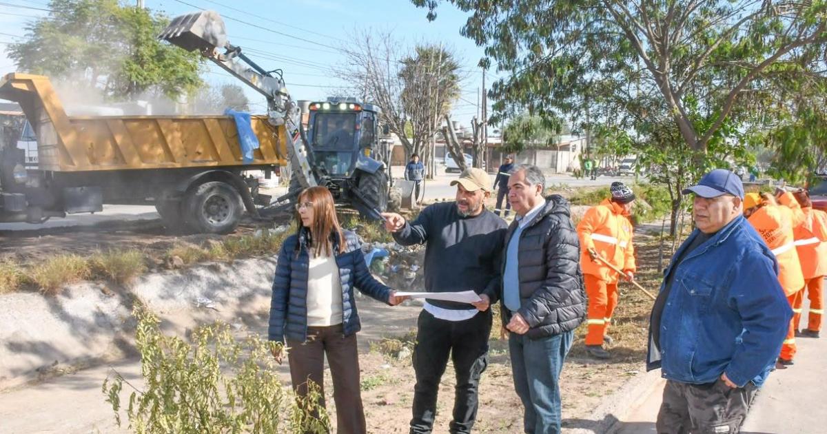 La comuna trabajoacute en el mantenimiento del desaguumle del Bdeg Siglo XX