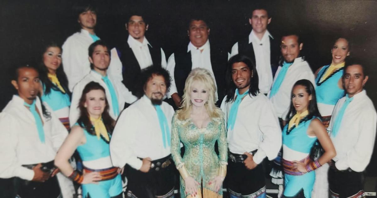 El diacutea que Dolly Parton hizo unos pasos con Chacarera para un sentir de Leo Dan y Julio Rodriacuteguez Ledesma