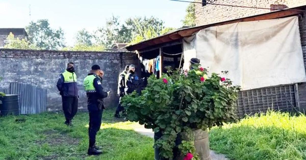 Tucumaacuten- un hombre dejoacute una carta de despedida matoacute a su hijo de 7 antildeos y se quitoacute la vida