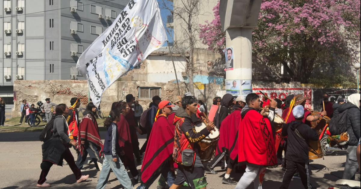 En camino a San Roque- la masiva procesioacuten de San Gil avanza a paso firme desde Sacha Pozo