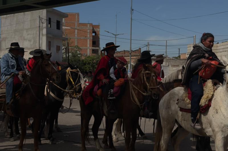 Hace 35 antildeos le camino a San Gil mi amor por eacutel lo es todo- el emotivo testimonio de un promesante santiaguentildeo