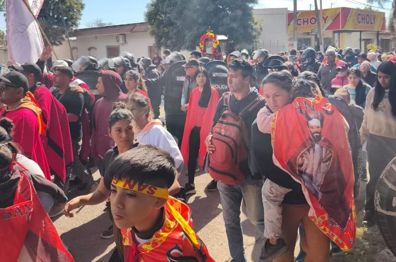 Una multitud participoacute de la procesioacuten en honor a San Gil
