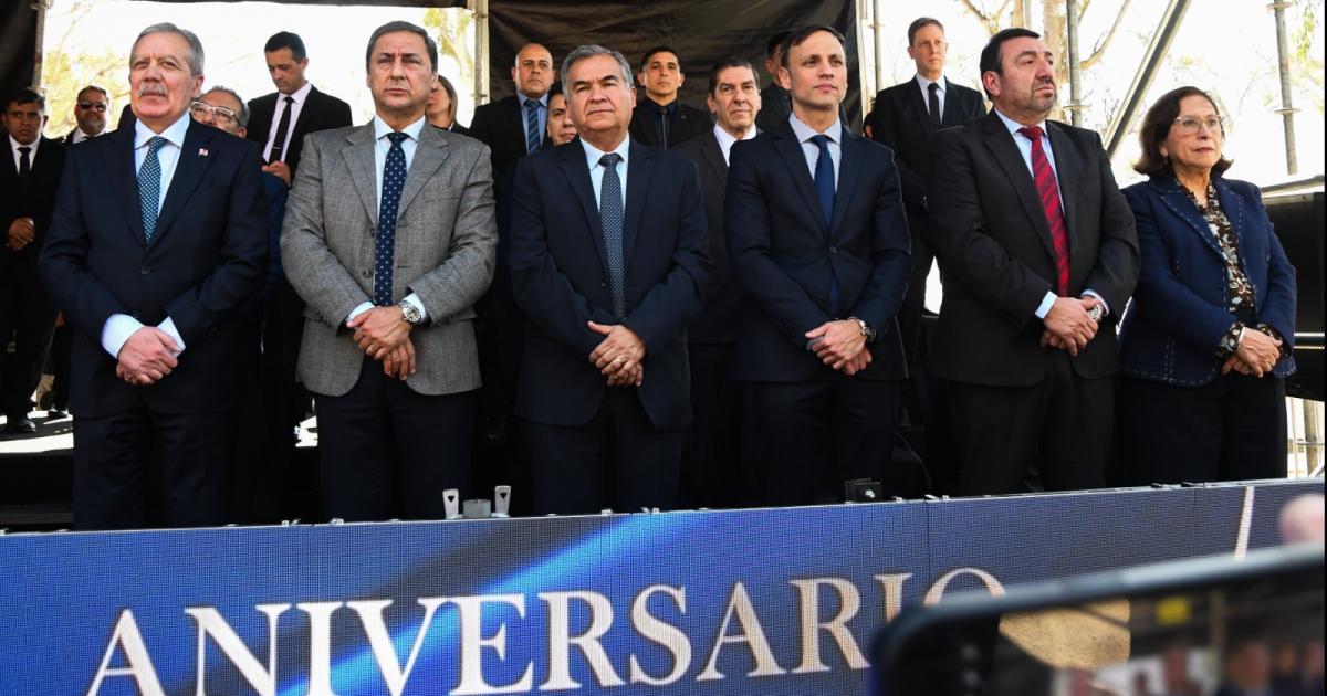 El gobernador Eliacuteas Suaacuterez participoacute del acto por el 74deg aniversario de la Policiacutea de la Provincia