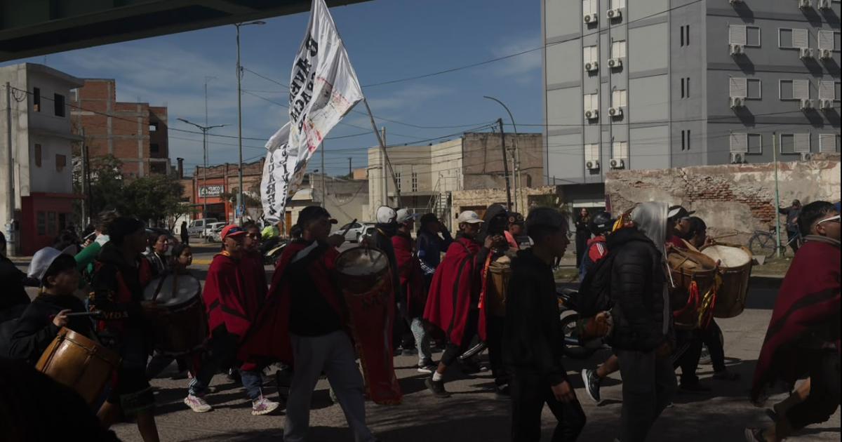 En camino a San Roque- la masiva procesioacuten de San Gil avanza a paso firme desde Sacha Pozo