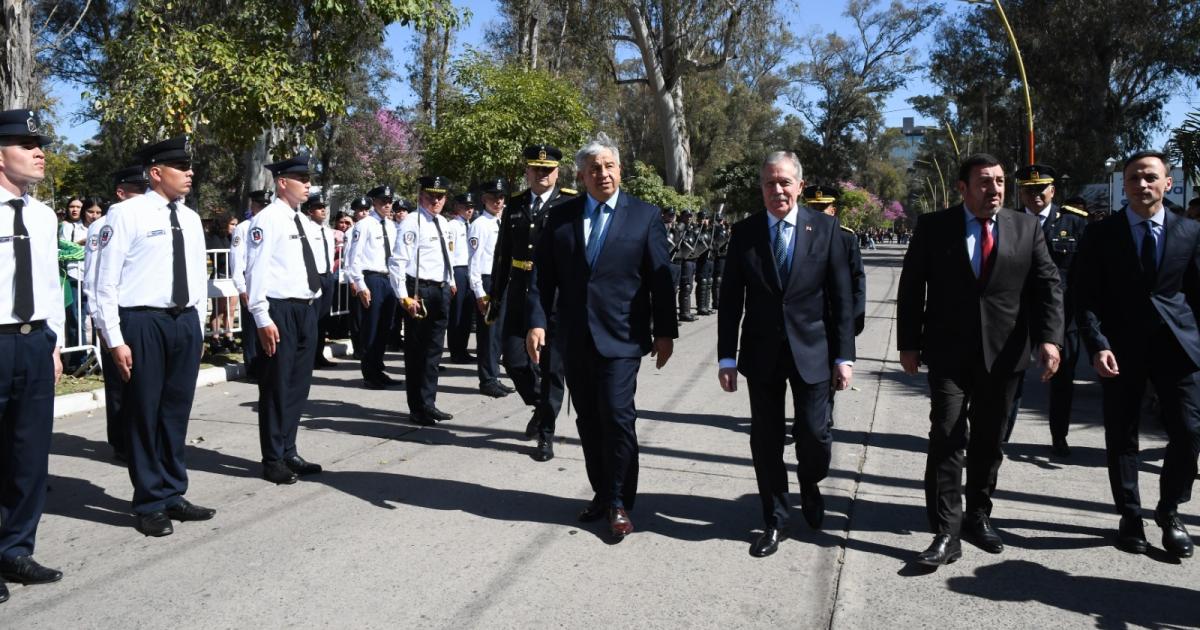 El gobernador Eliacuteas Suaacuterez participoacute del acto por el 74deg aniversario de la Policiacutea de la Provincia